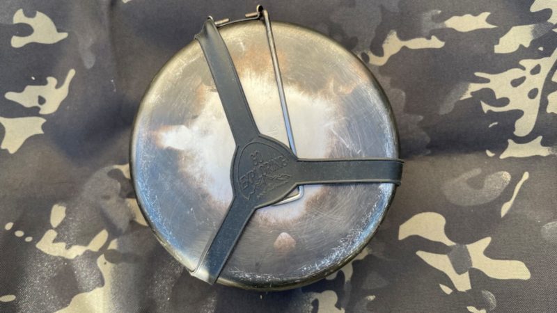 ゴムバンドで留めたクッカーセット