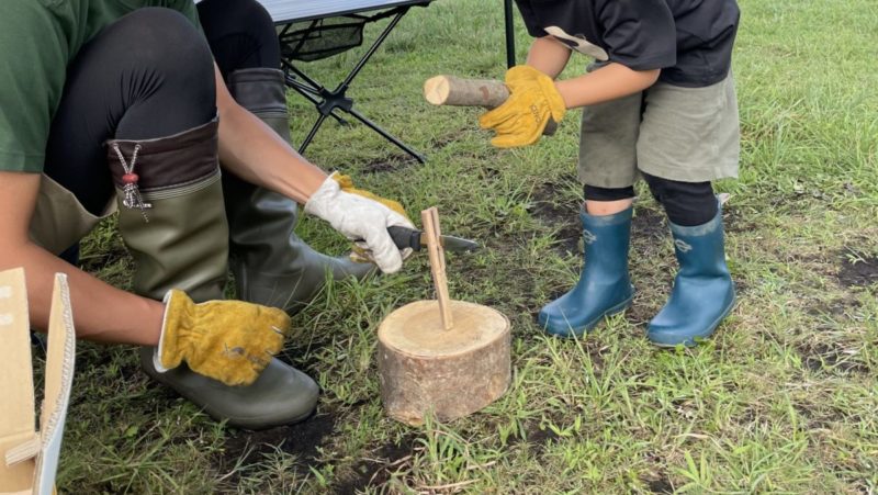 小さな木の薪割り