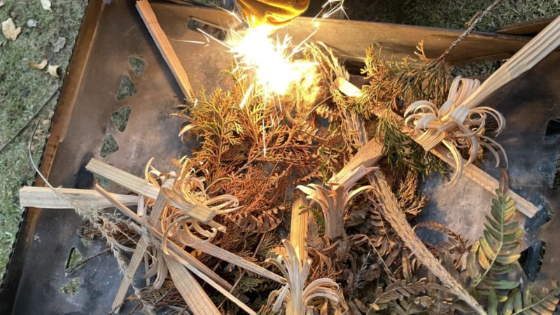 ファイヤースターターで散らす火花