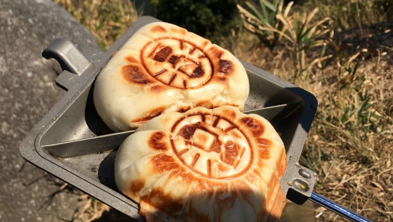 ホットサンドメーカーで焼く肉まん