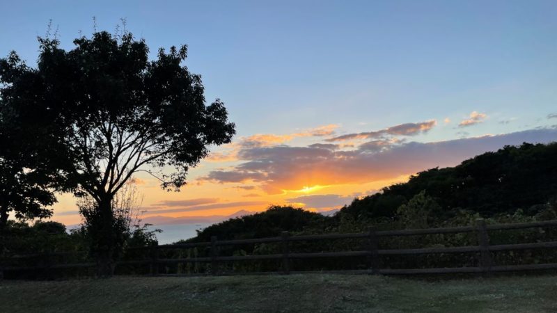 キャンプサイトから眺める夕日