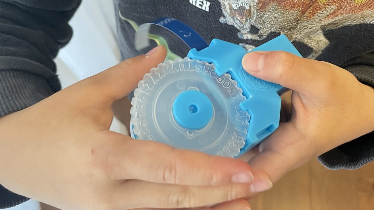 ラベルメーカーのアルファベットを合わせる