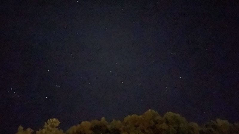 キャンプ場で見上げる星空