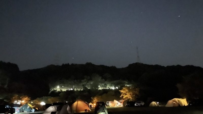 夜のキャンプサイト